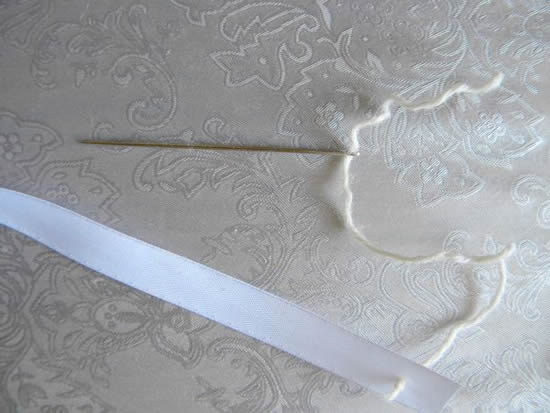 Нанизывание бусин на ленту