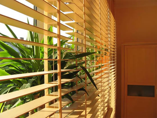 Преимущества деревянных жалюзи