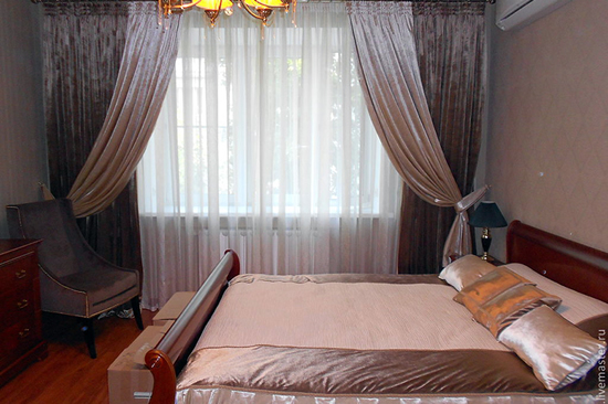 Шторы из бархата в спальной комнате