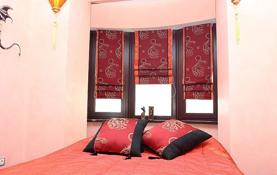 Римские шторы в спальне